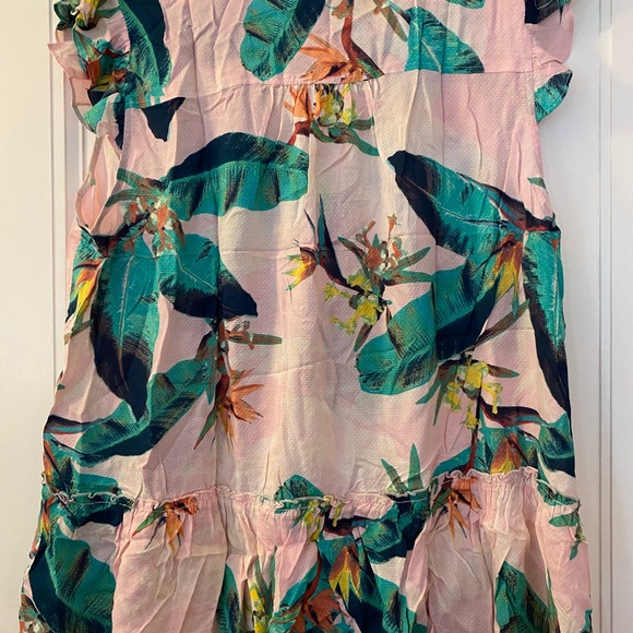 NWT and in plastic- Jessica Simpson button up ruffled blouse. Size 2x - Picture 6 of 9